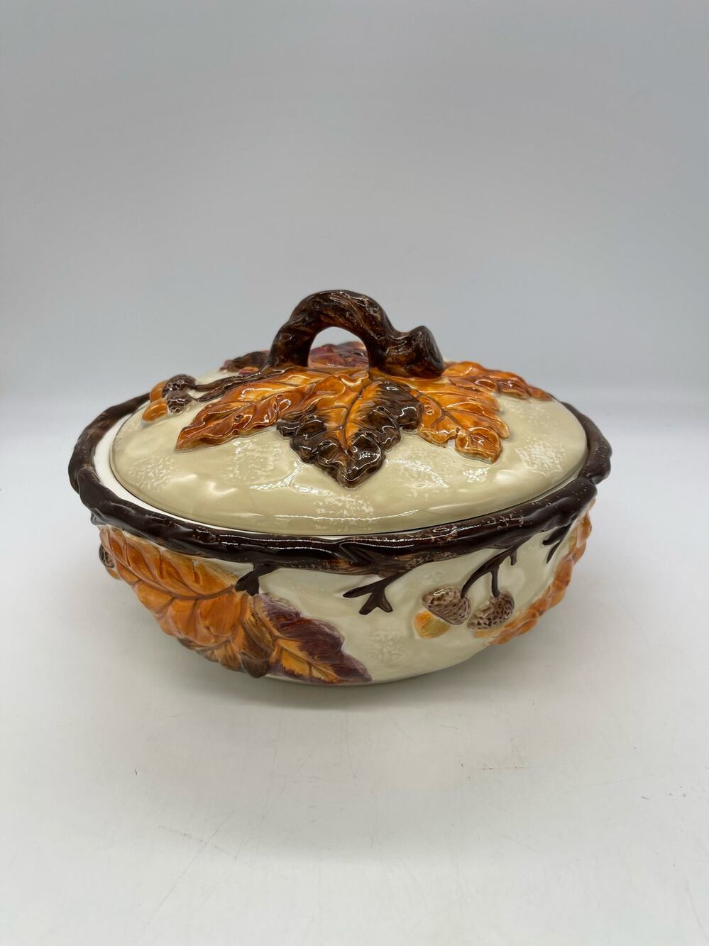 Baum Acorn Selection Covered Dish